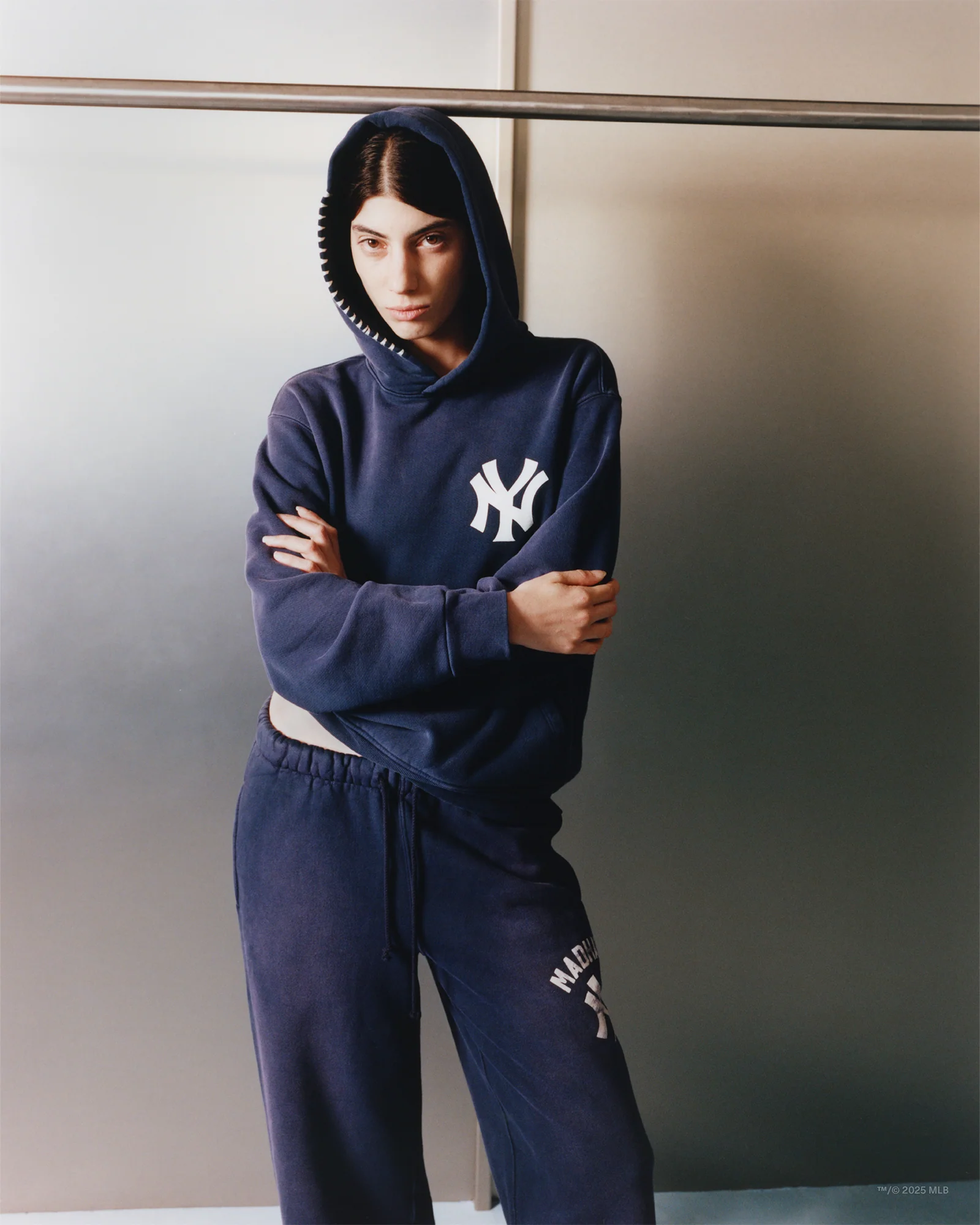Yankees Washed Hoodie - Image 4
