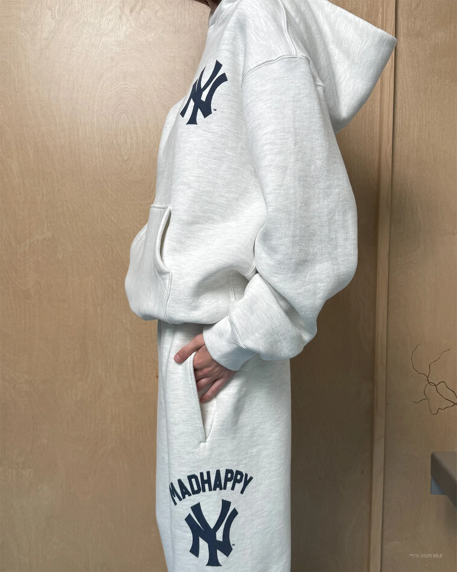 Yankees Washed Fleece Hoodie - Image 5